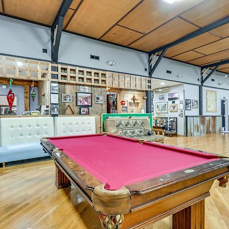 Massive Hatfield Loon Lodge With Roller Rink Esterno foto