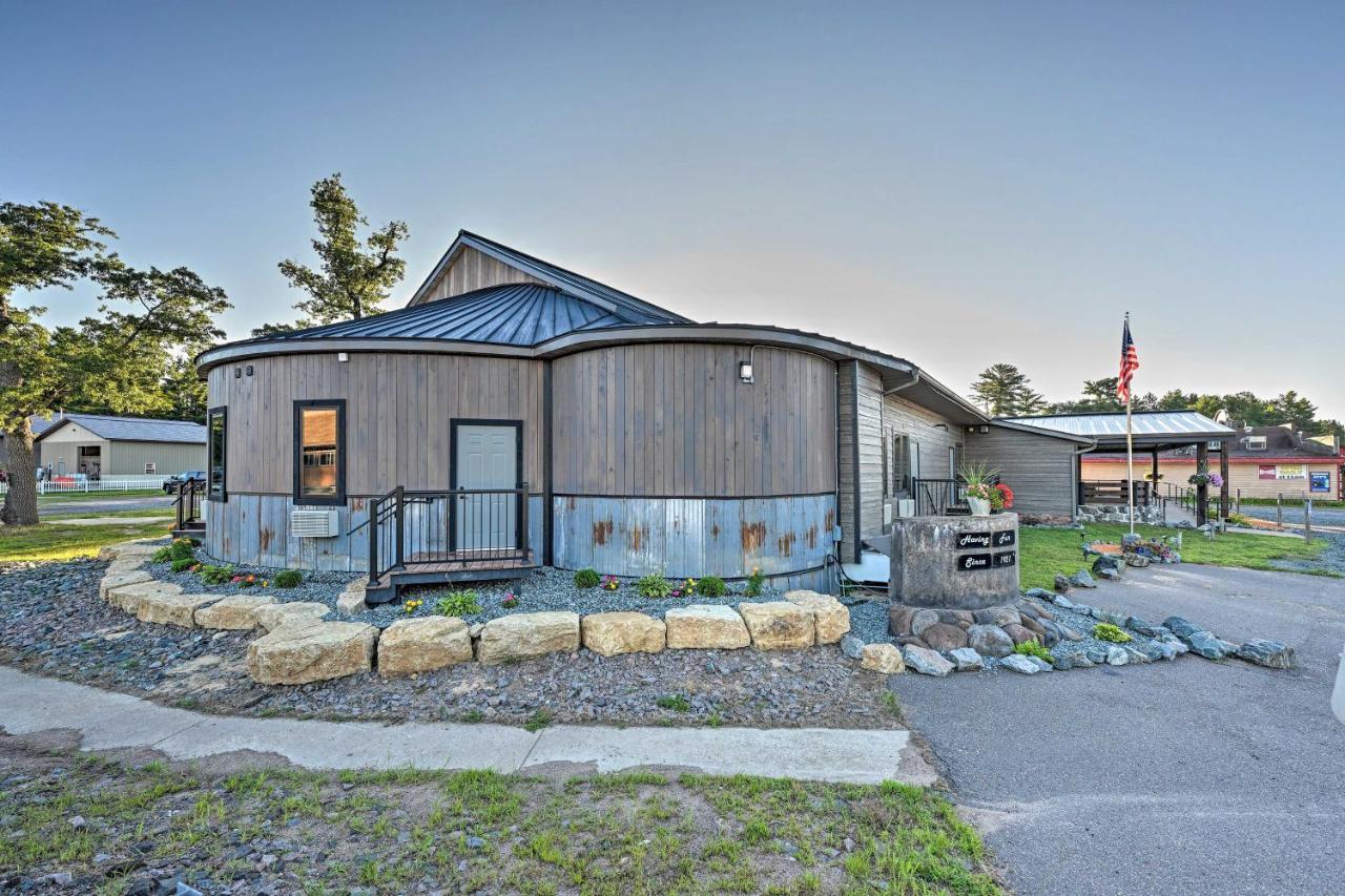 Massive Hatfield Loon Lodge With Roller Rink Esterno foto