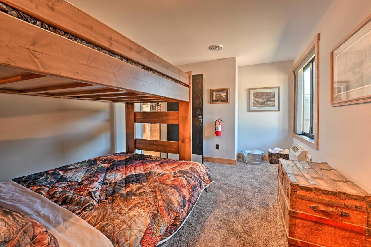Massive Hatfield Loon Lodge With Roller Rink Esterno foto