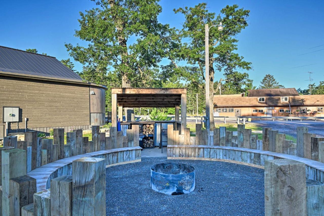 Massive Hatfield Loon Lodge With Roller Rink Esterno foto